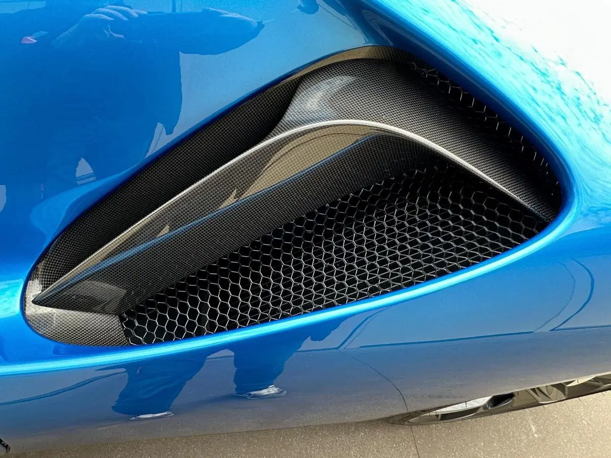 Ferrari SF90 Coupé usata a Perugia (9)