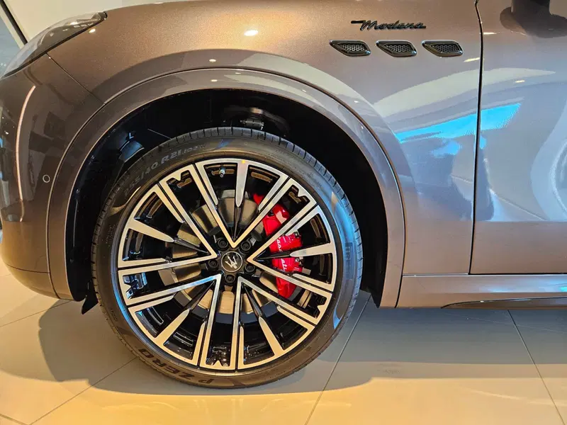 Maserati Grecale nuova a Perugia (6)