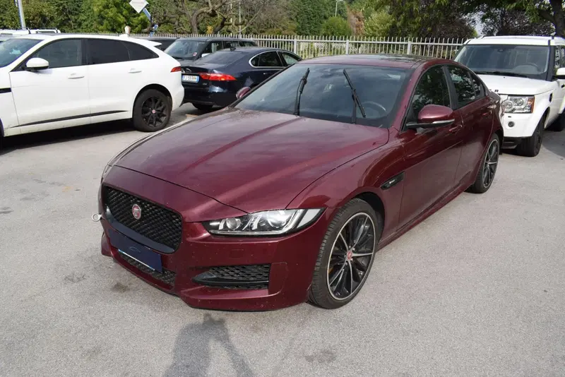 Jaguar XE usata a Cuneo
