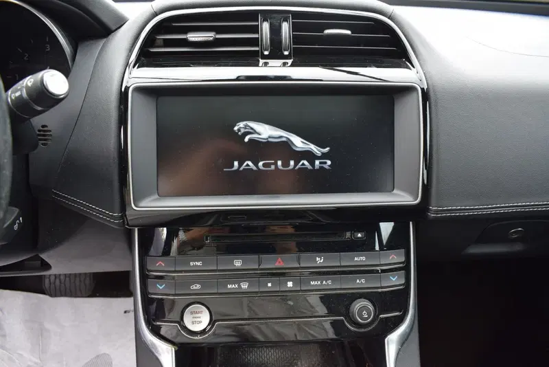 Jaguar XE usata a Cuneo (11)