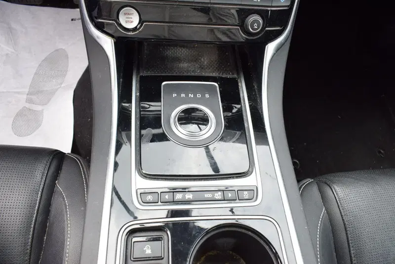 Jaguar XE usata a Cuneo (12)