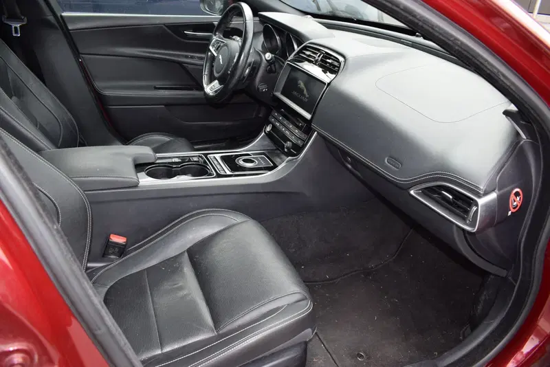 Jaguar XE usata a Cuneo (14)