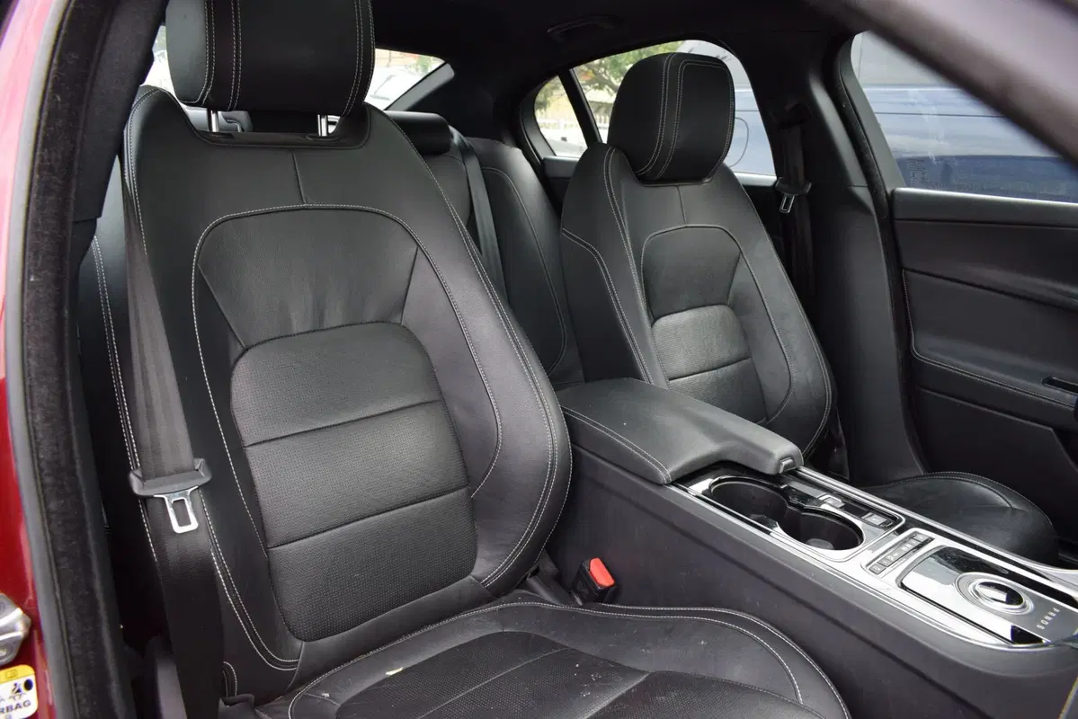 Jaguar XE usata a Cuneo (15)