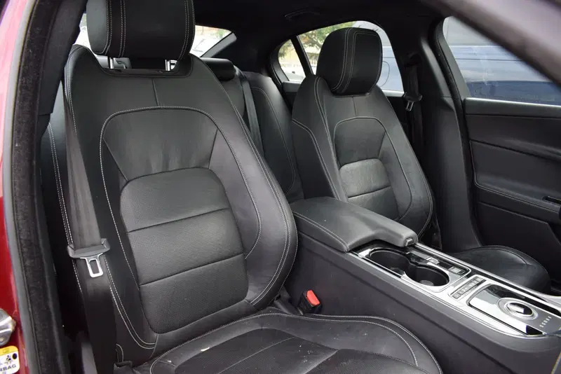 Jaguar XE usata a Cuneo (15)