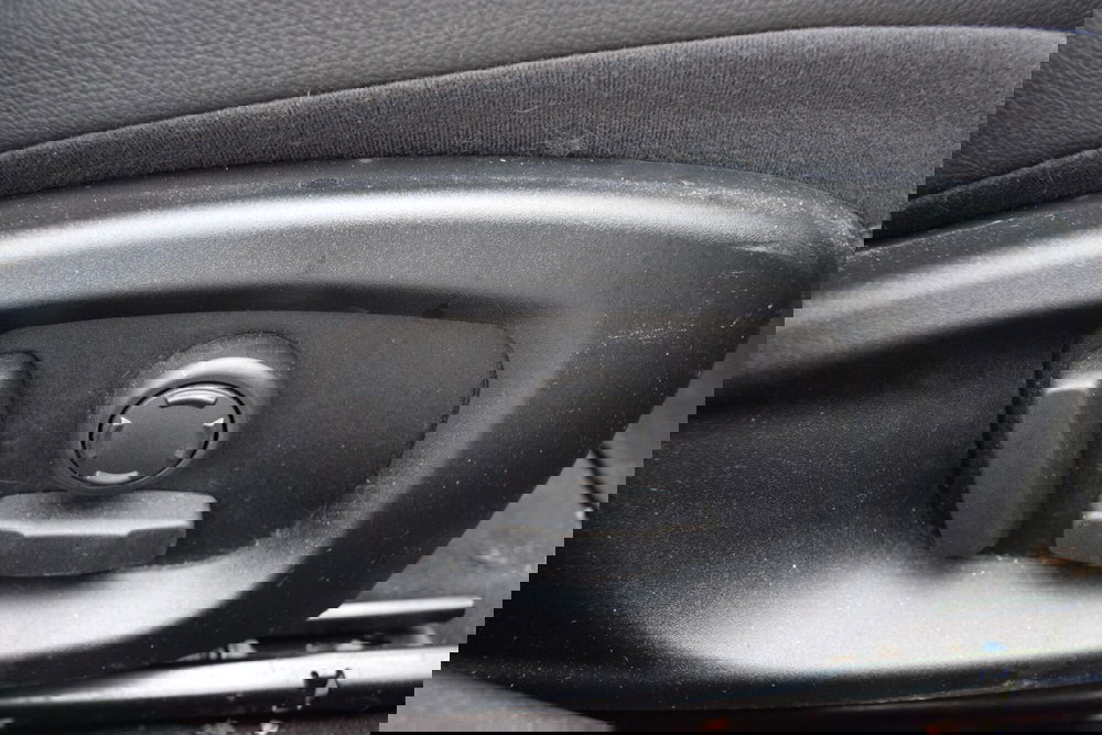 Jaguar XE usata a Cuneo (18)