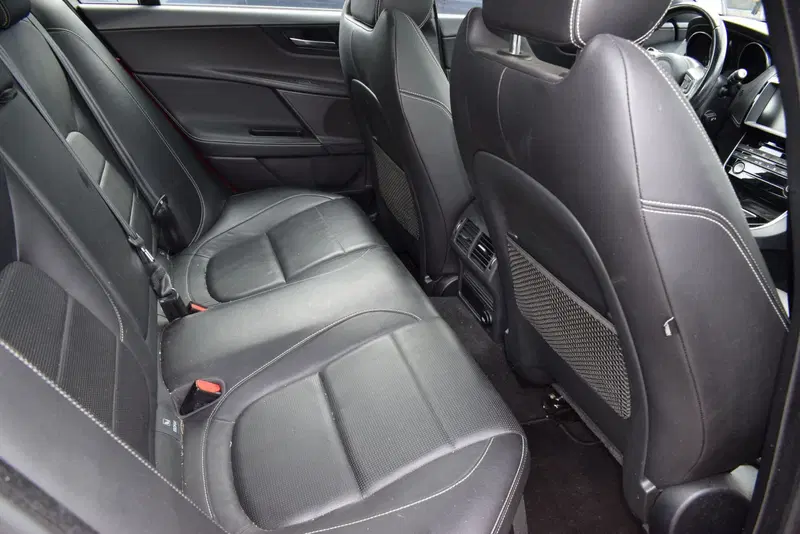 Jaguar XE usata a Cuneo (20)