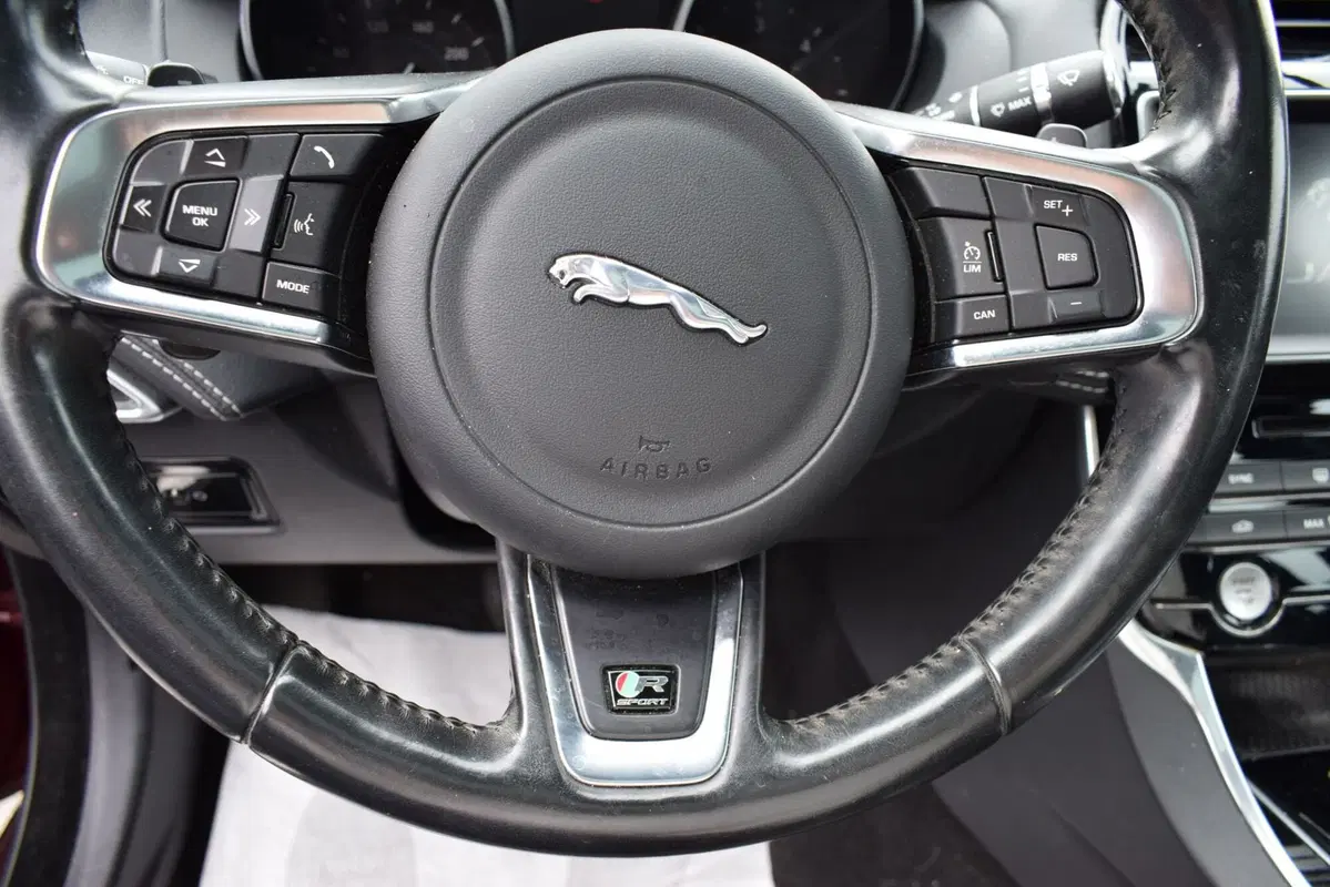 Jaguar XE usata a Cuneo (9)