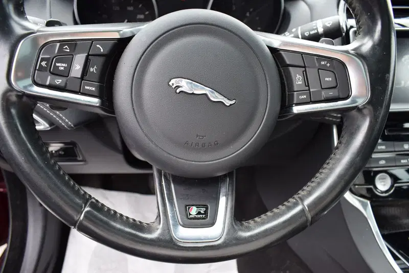 Jaguar XE usata a Cuneo (9)