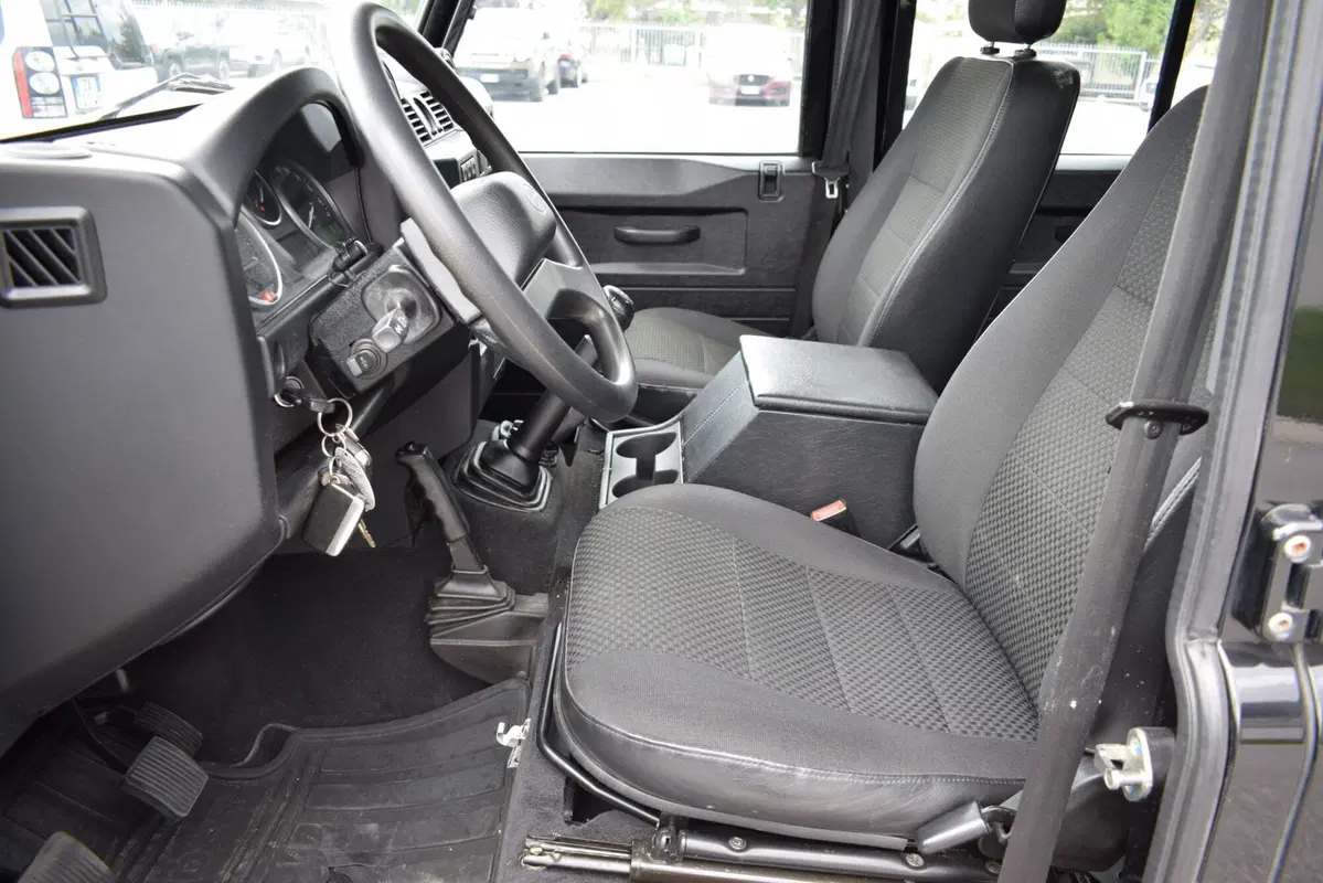 Land Rover Defender usata a Cuneo (14)