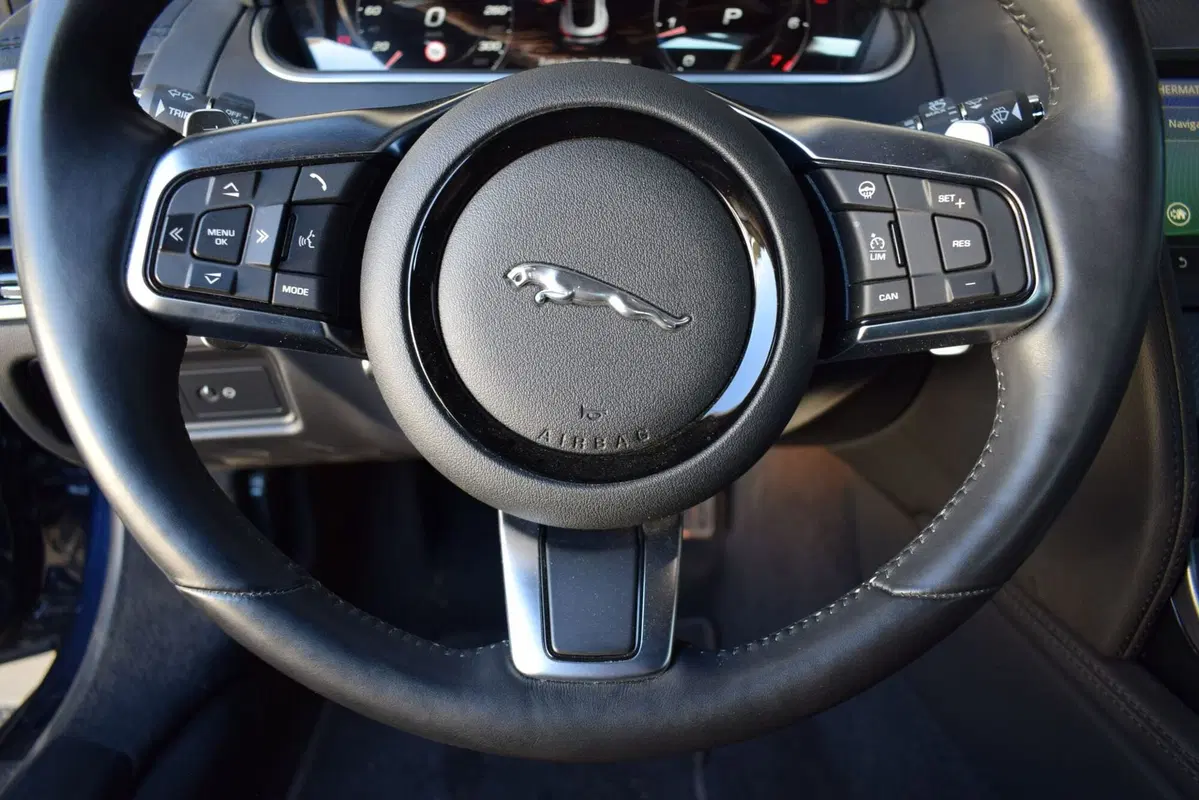 Jaguar F-Type Coupé usata a Cuneo (15)