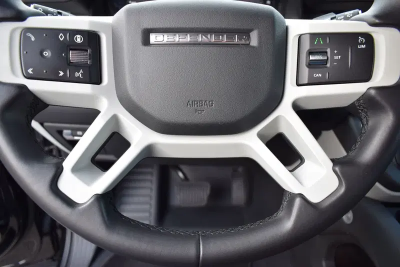 Land Rover Defender usata a Cuneo (10)