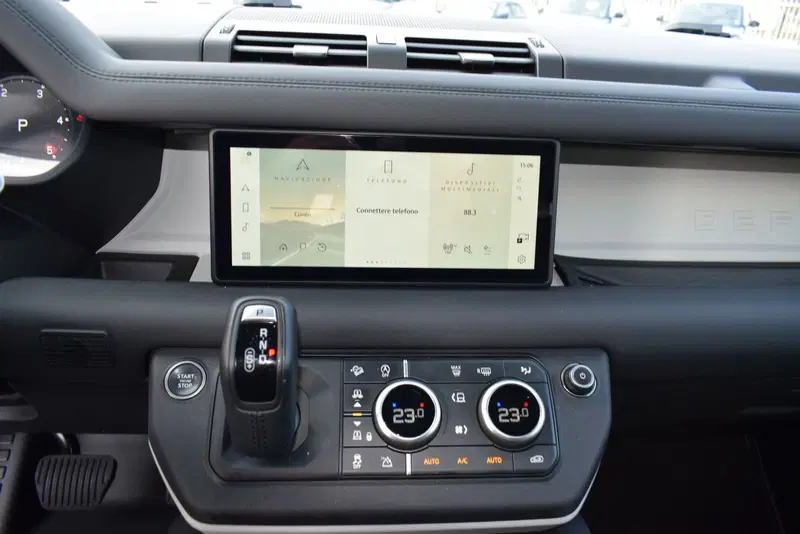 Land Rover Defender usata a Cuneo (12)