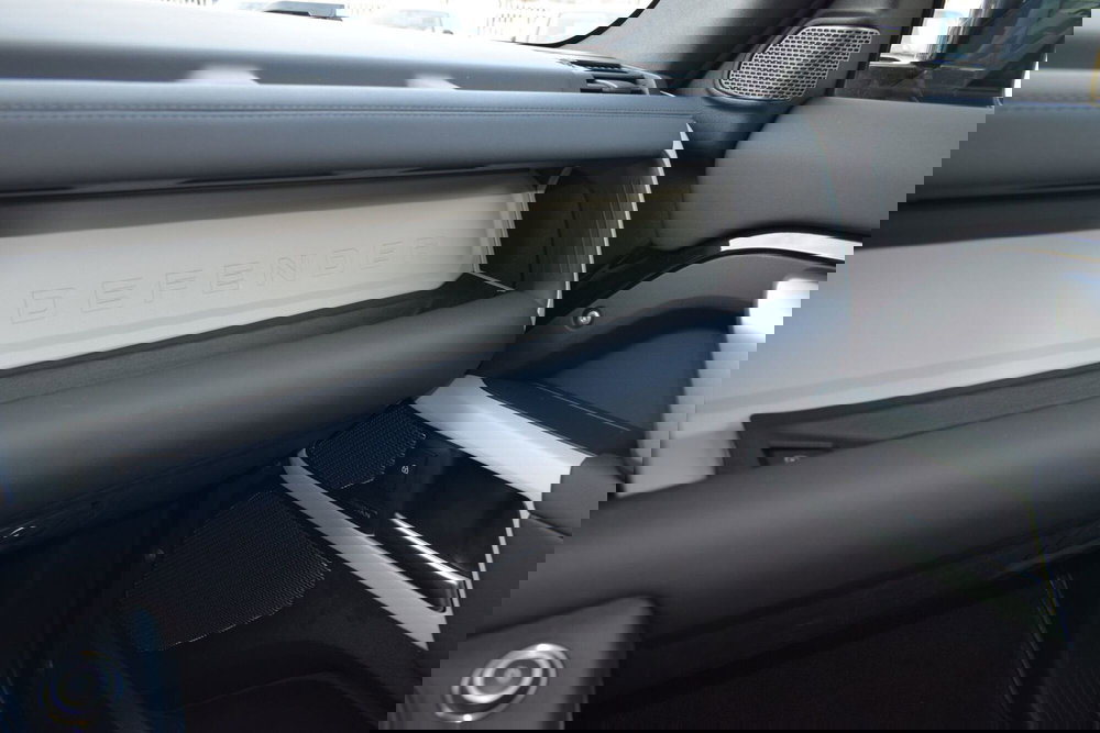 Land Rover Defender usata a Cuneo (13)