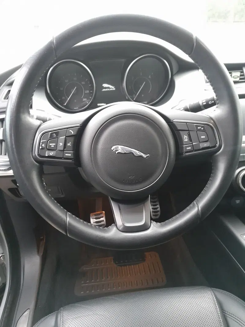 Jaguar E-Pace usata a Cuneo (10)