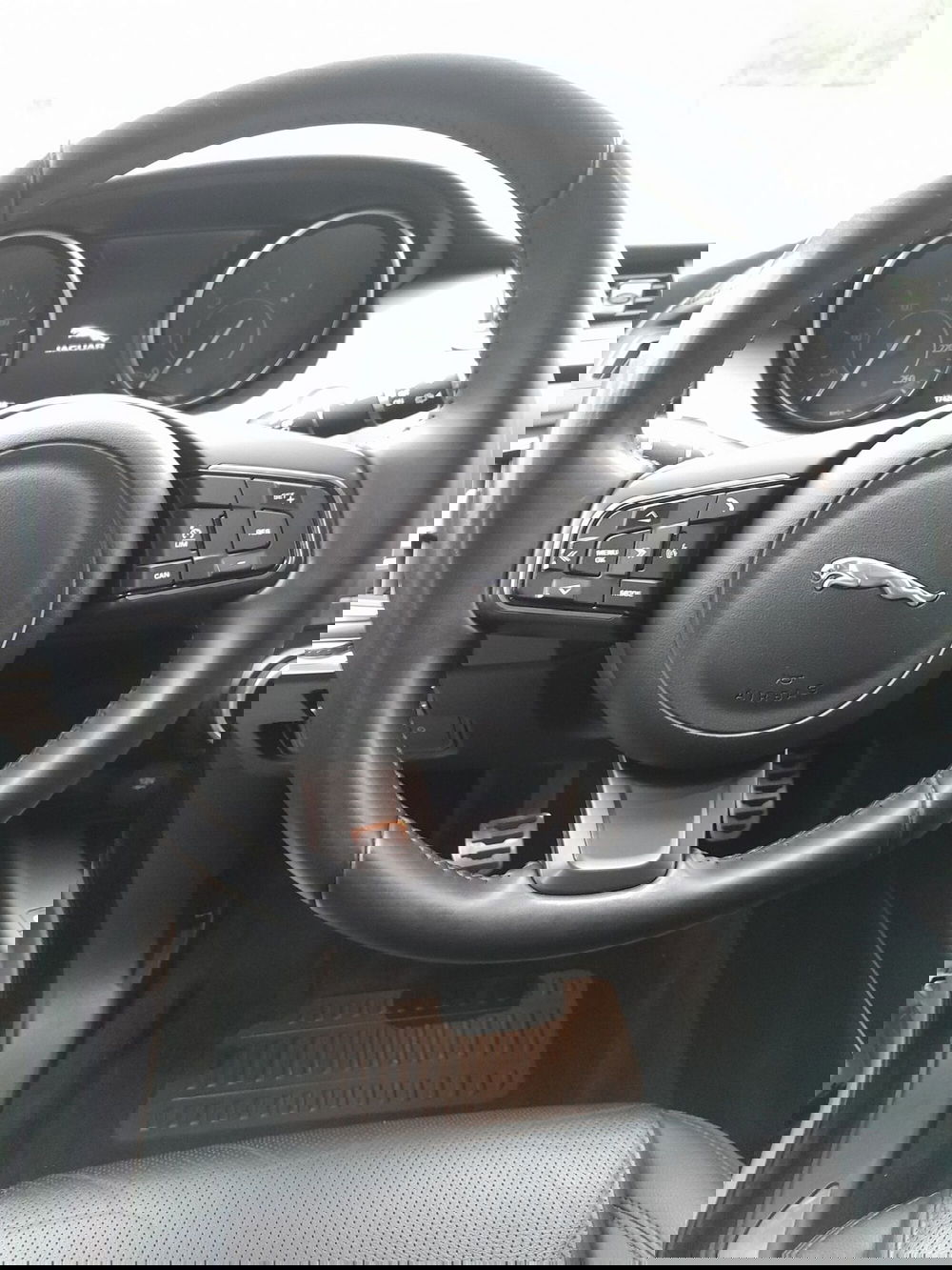 Jaguar E-Pace usata a Cuneo (10)