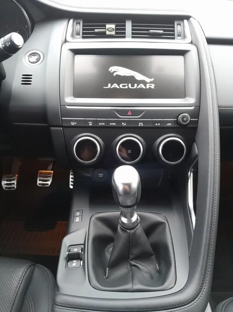 Jaguar E-Pace usata a Cuneo (11)