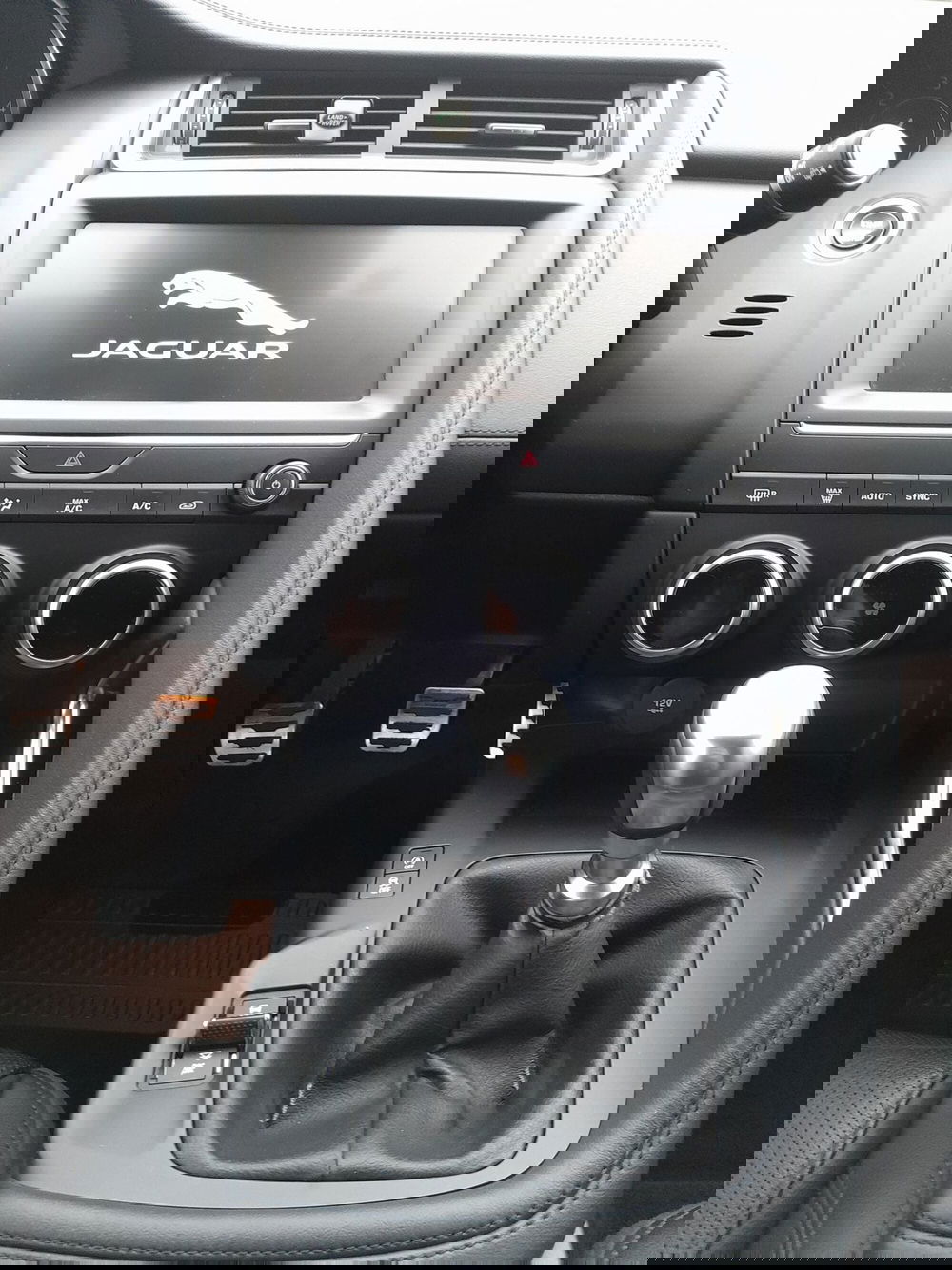 Jaguar E-Pace usata a Cuneo (11)