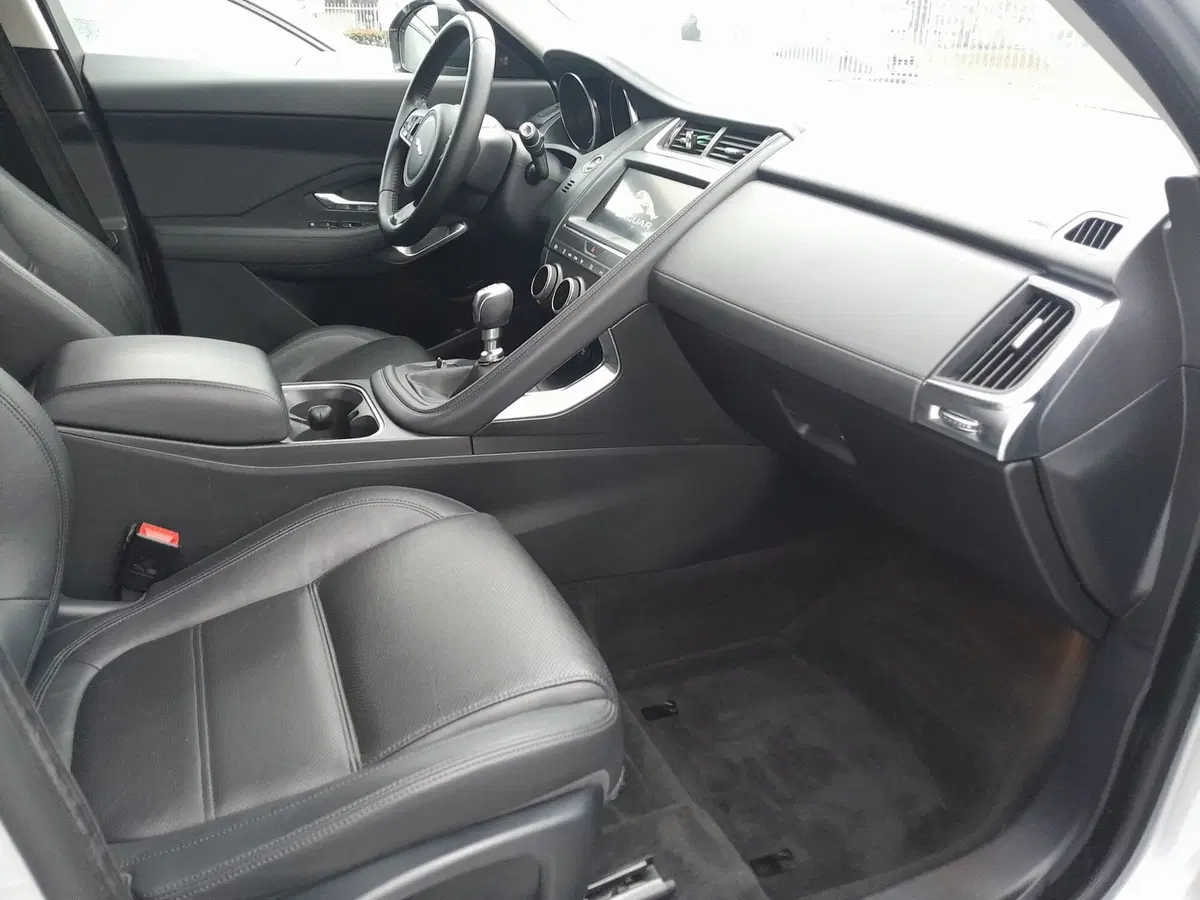 Jaguar E-Pace usata a Cuneo (14)