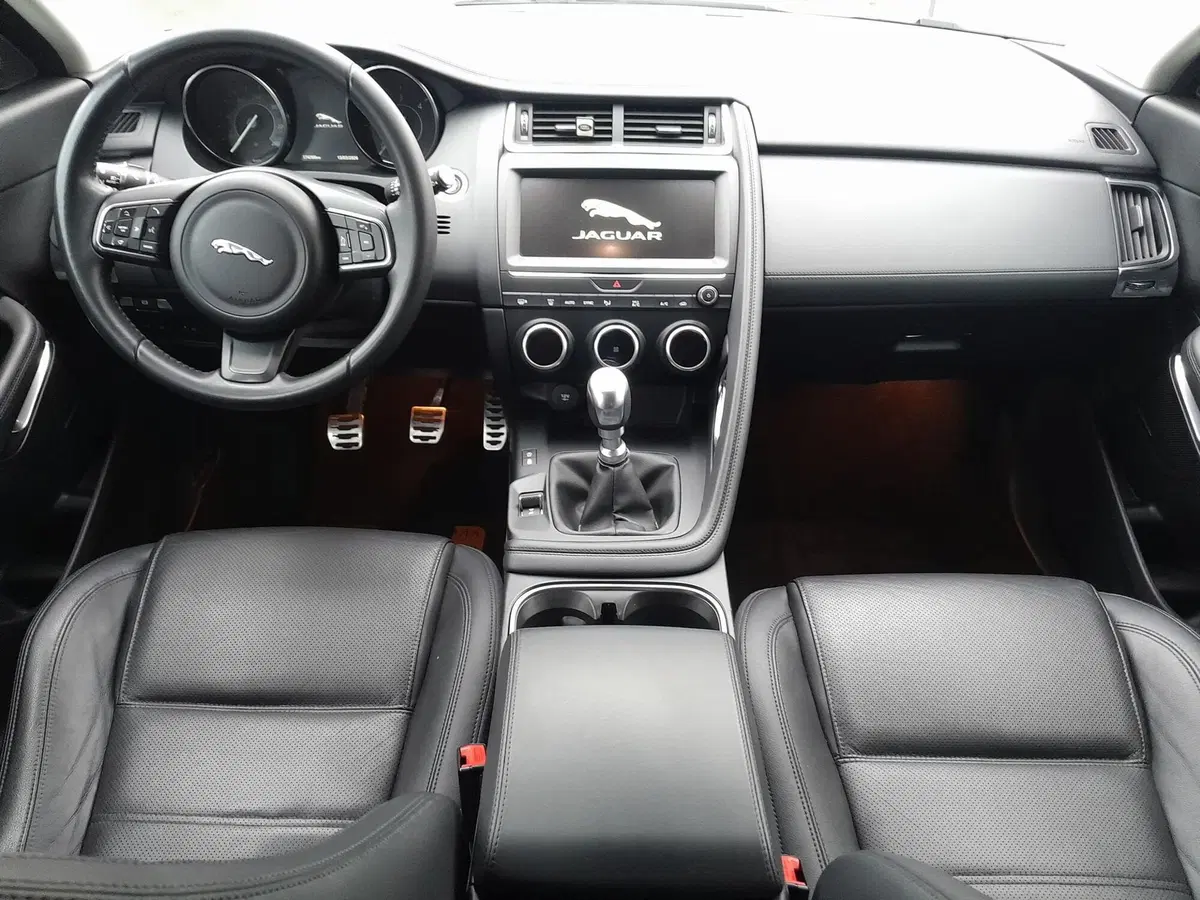 Jaguar E-Pace usata a Cuneo (9)