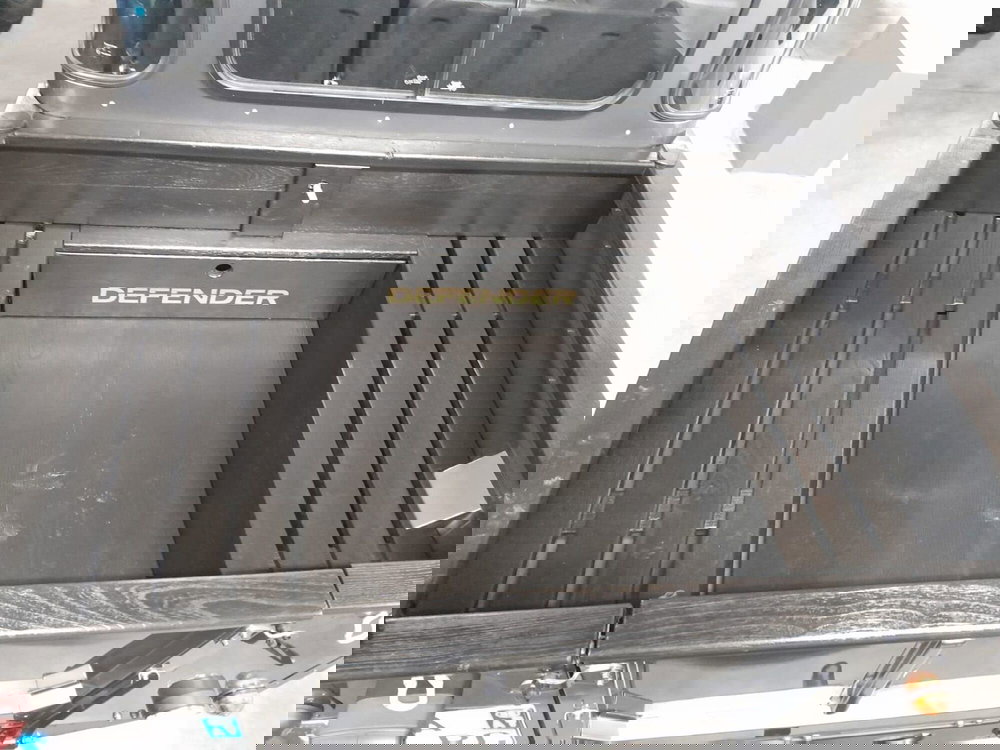 Land Rover Defender usata a Cuneo (9)