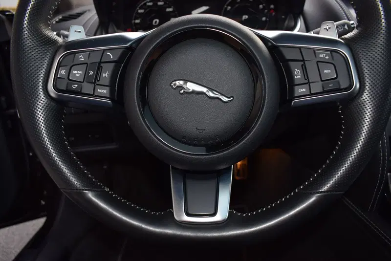 Jaguar F-Type Coupé usata a Cuneo (13)