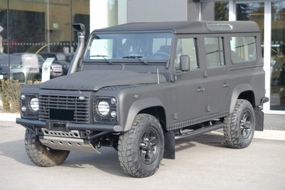 Land Rover Defender 110 2.4 TD4 Station Wagon SE del 2010 usata a Cuneo