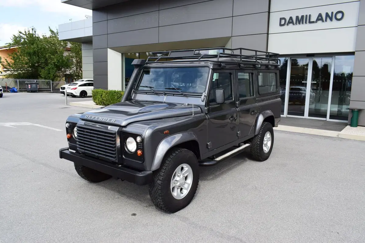 Land Rover Defender usata a Cuneo