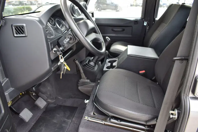 Land Rover Defender usata a Cuneo (15)