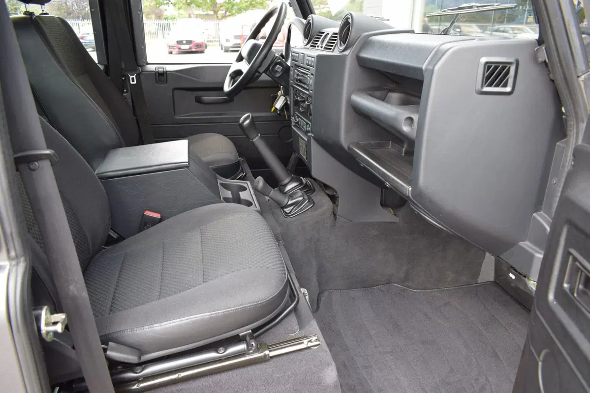 Land Rover Defender usata a Cuneo (17)
