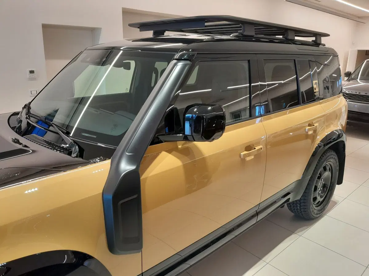 Land Rover Defender nuova a Cuneo (10)