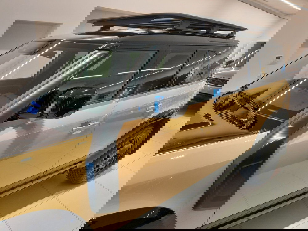 Land Rover Defender nuova a Cuneo (10)