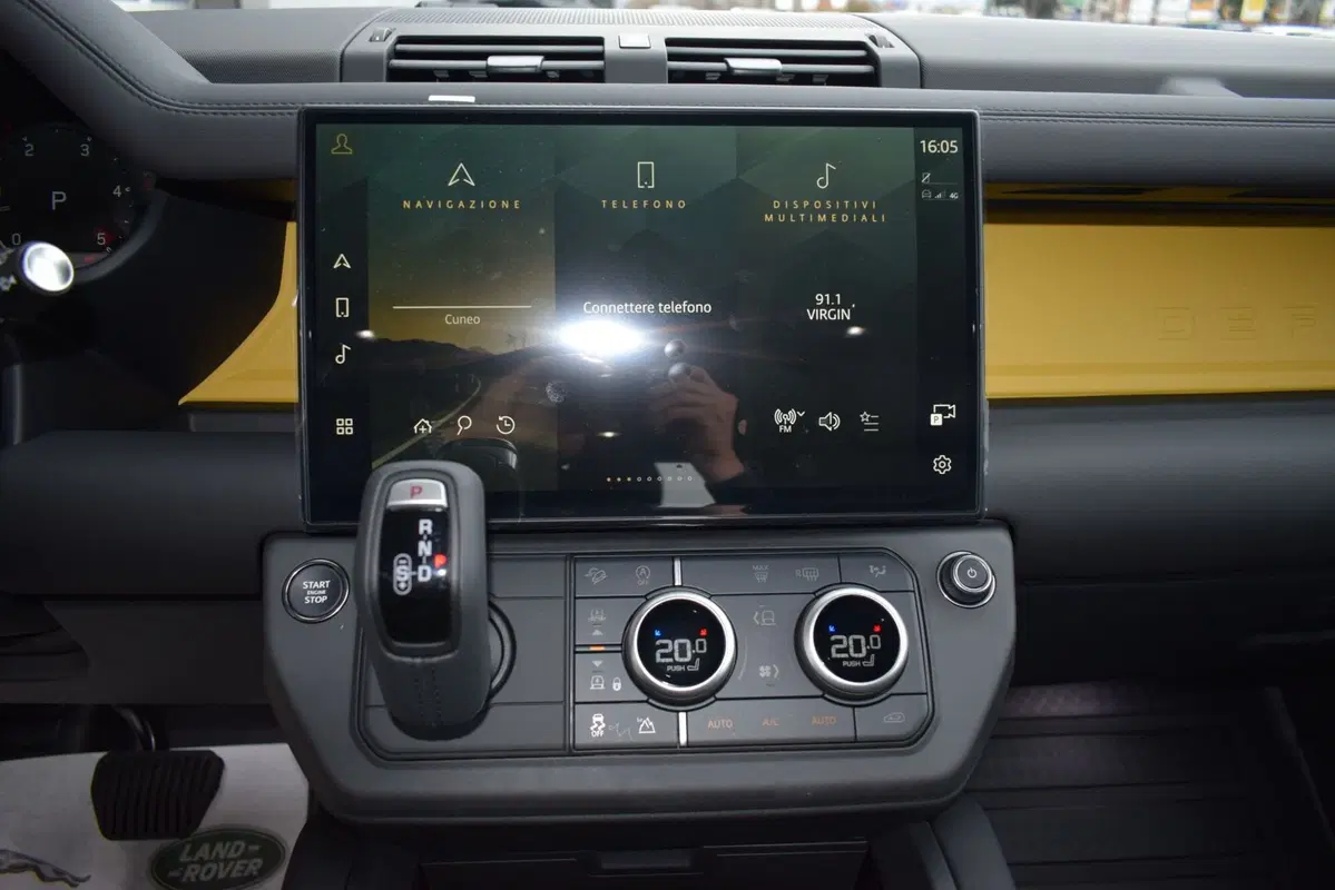 Land Rover Defender nuova a Cuneo (12)