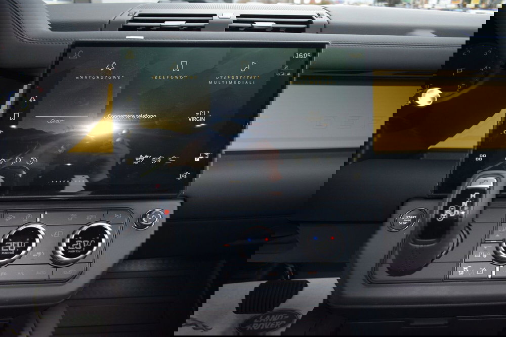 Land Rover Defender nuova a Cuneo (12)