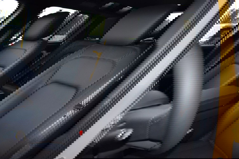 Land Rover Defender nuova a Cuneo (13)