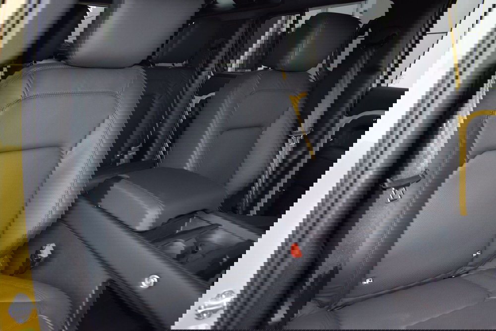 Land Rover Defender nuova a Cuneo (14)