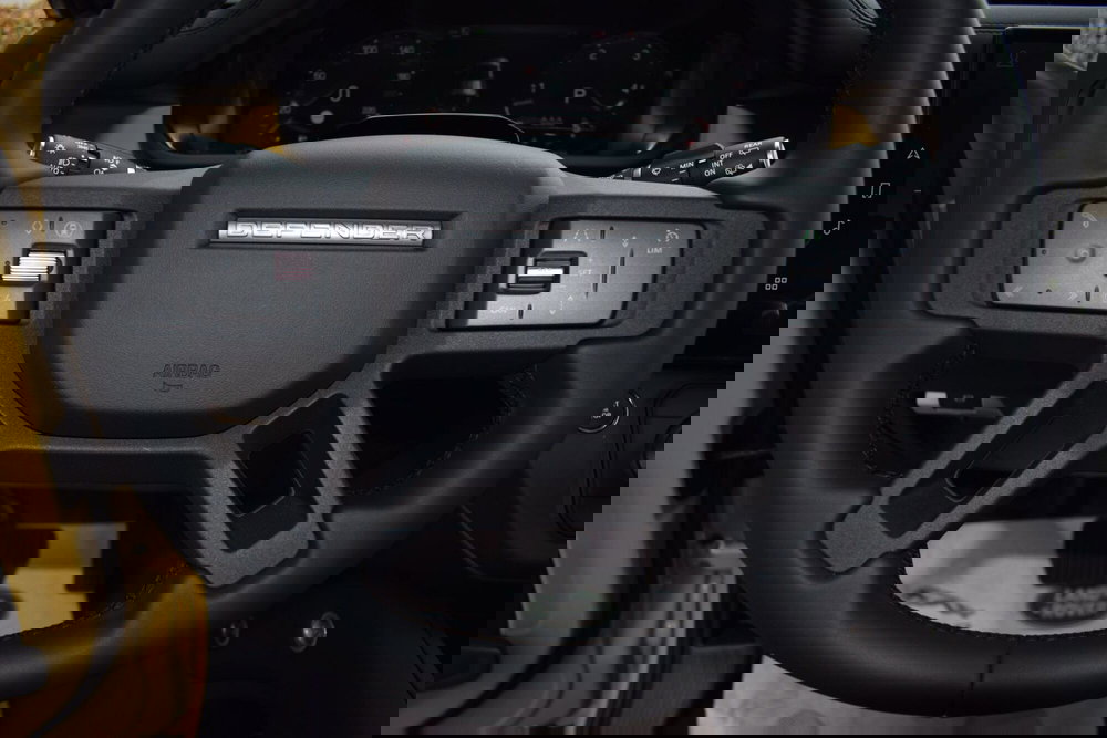 Land Rover Defender nuova a Cuneo (15)