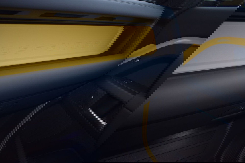 Land Rover Defender nuova a Cuneo (18)