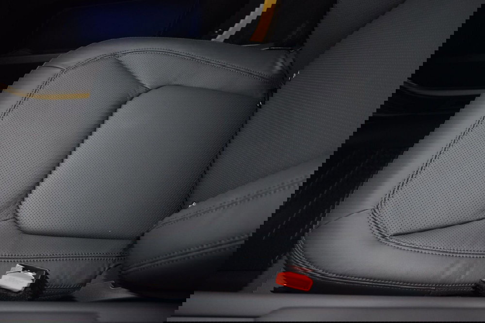 Land Rover Defender nuova a Cuneo (19)