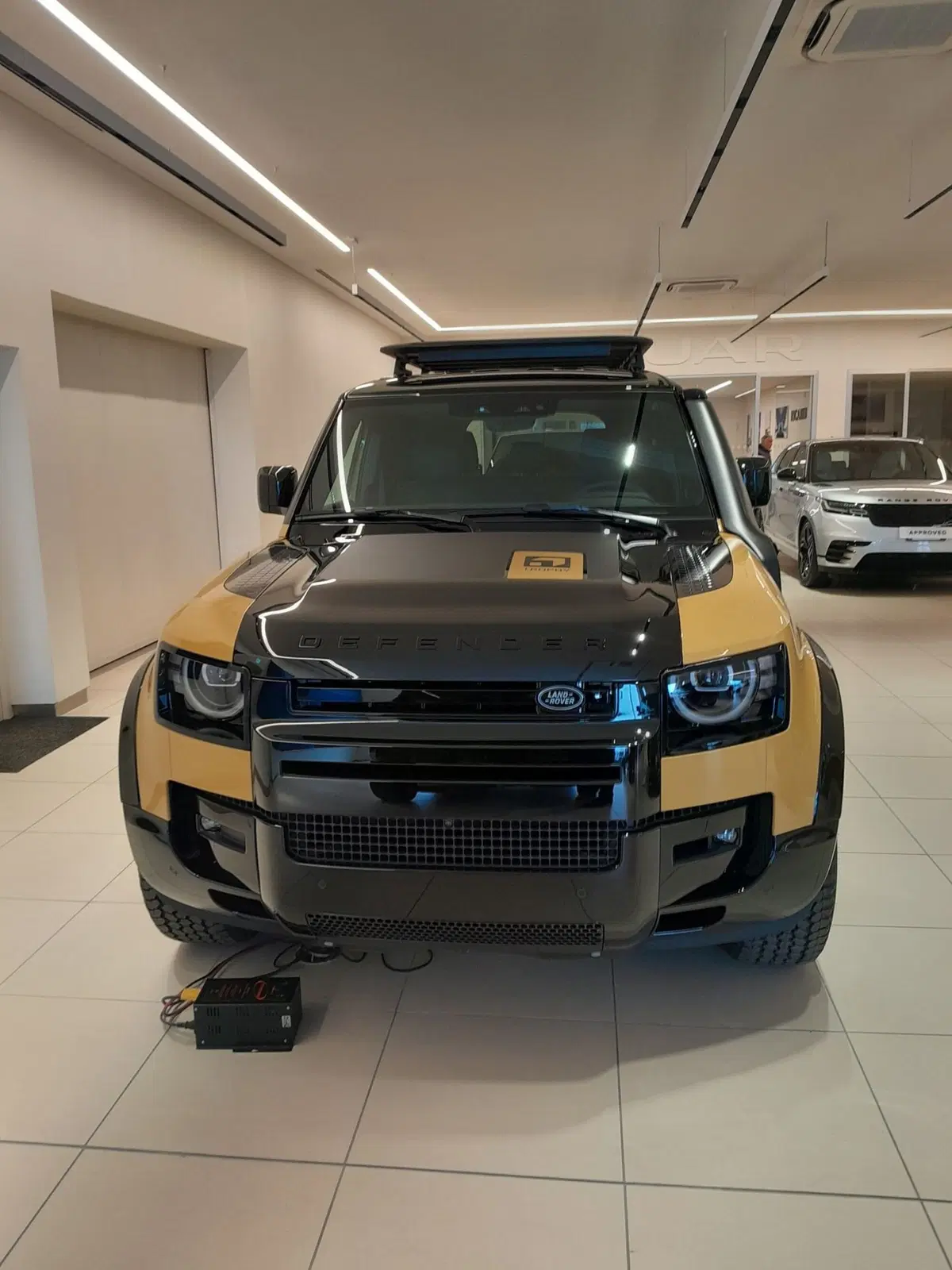 Land Rover Defender nuova a Cuneo (2)