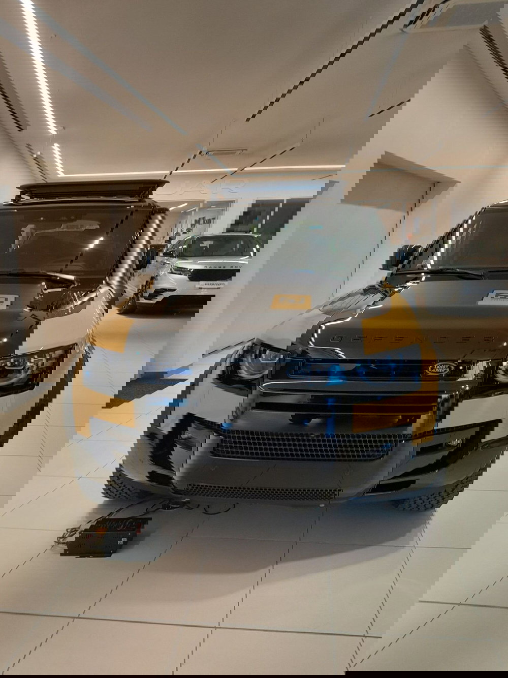 Land Rover Defender nuova a Cuneo (2)