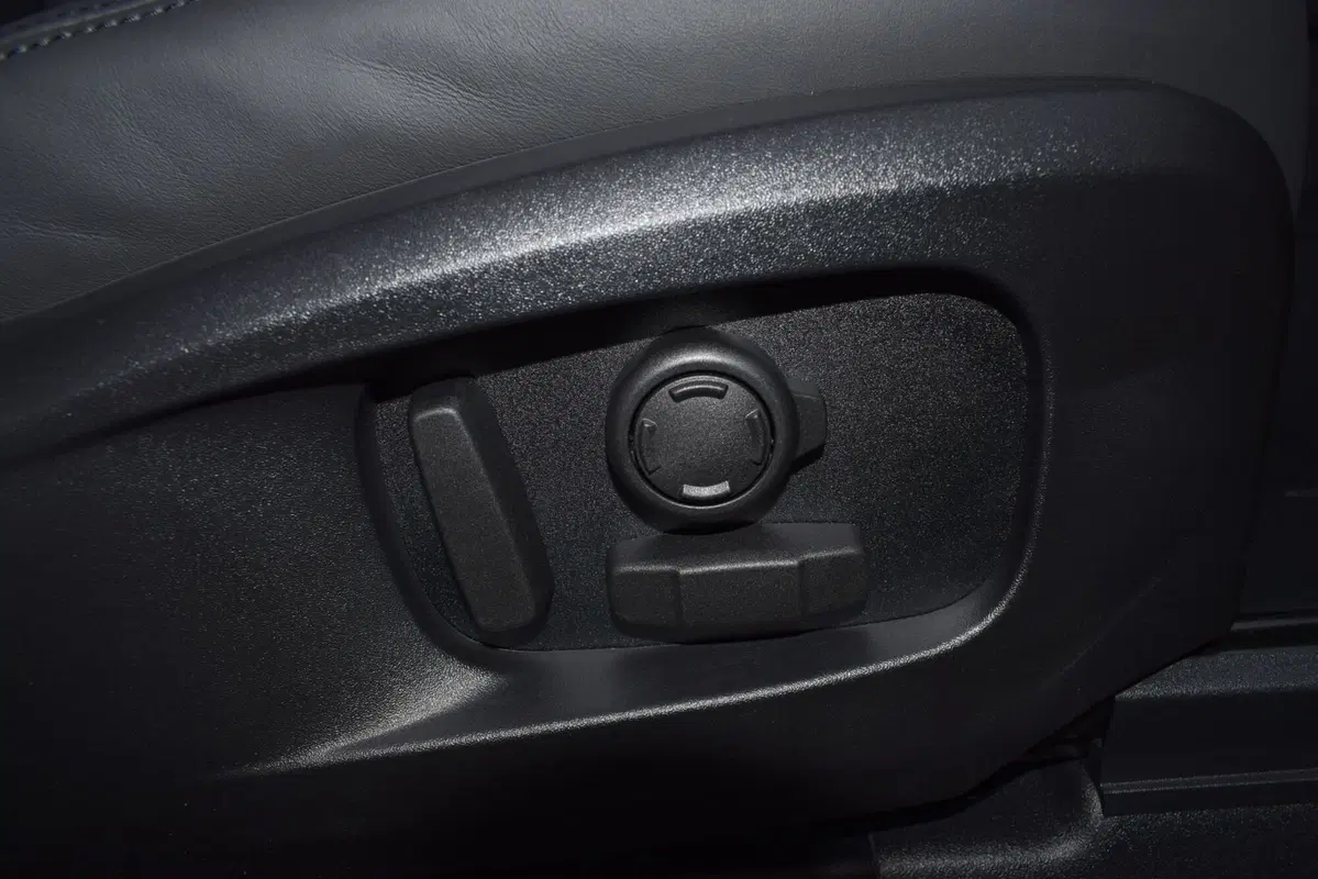 Land Rover Defender nuova a Cuneo (20)