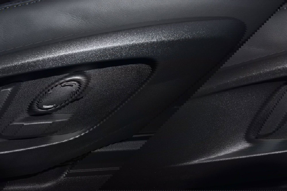 Land Rover Defender nuova a Cuneo (20)