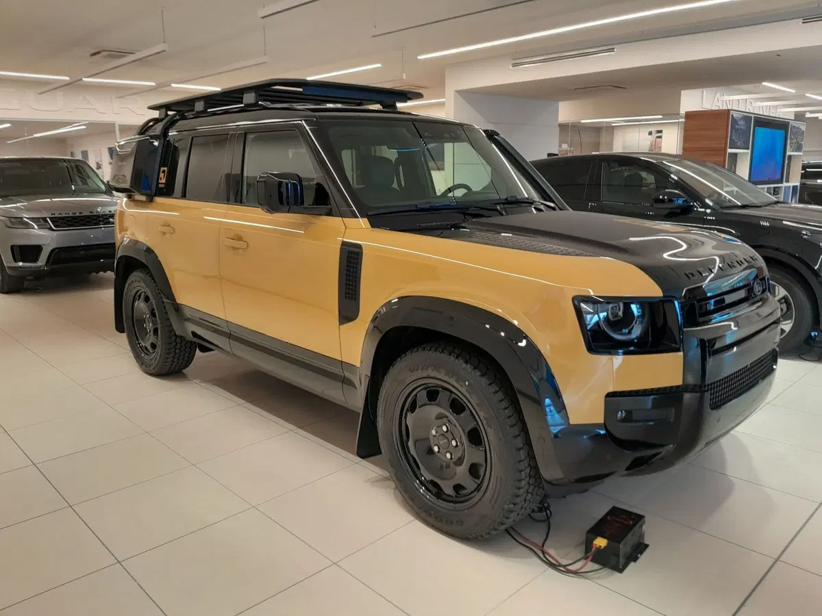 Land Rover Defender nuova a Cuneo (3)