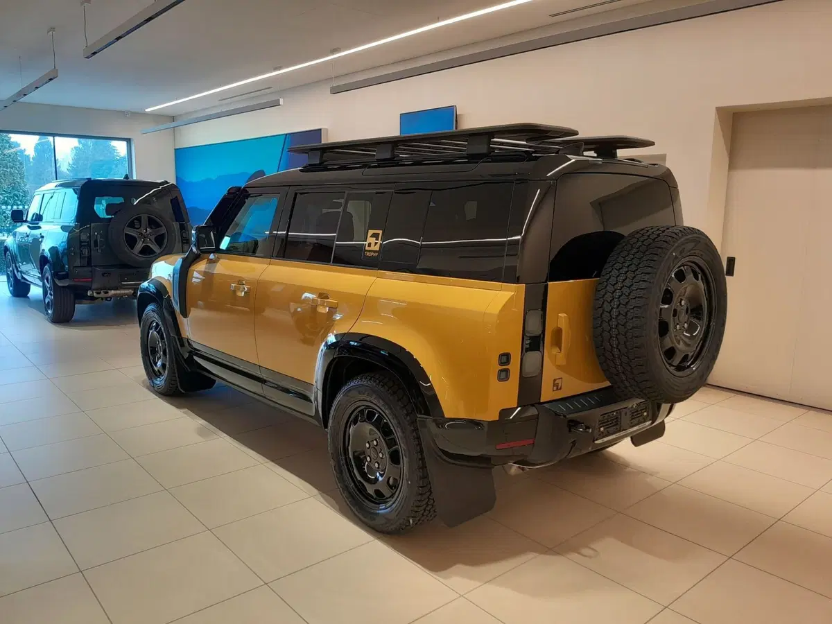Land Rover Defender nuova a Cuneo (7)
