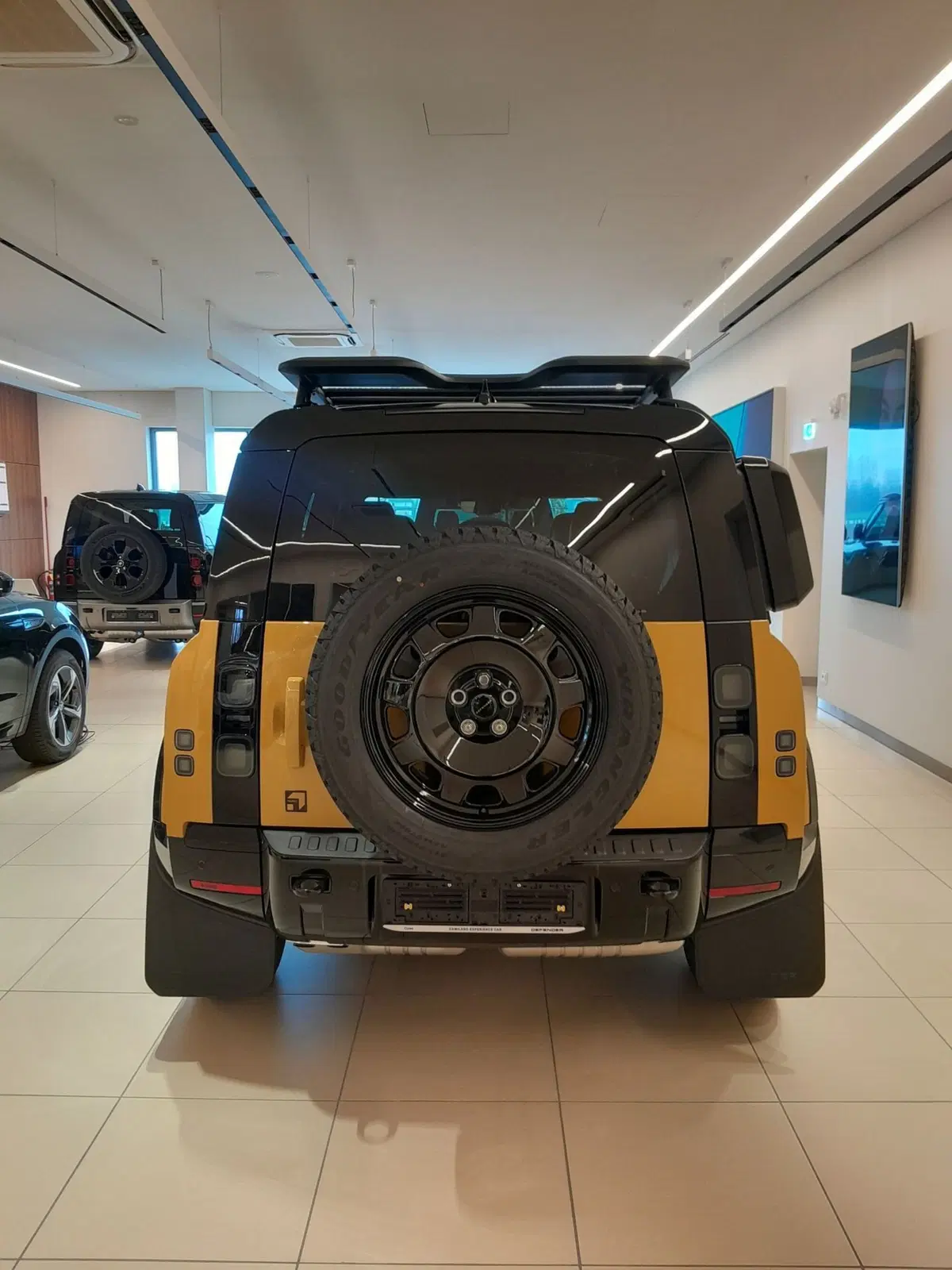 Land Rover Defender nuova a Cuneo (8)
