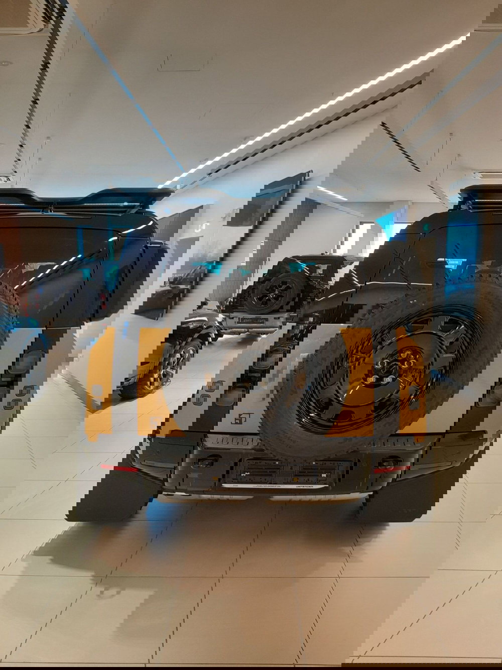 Land Rover Defender nuova a Cuneo (8)