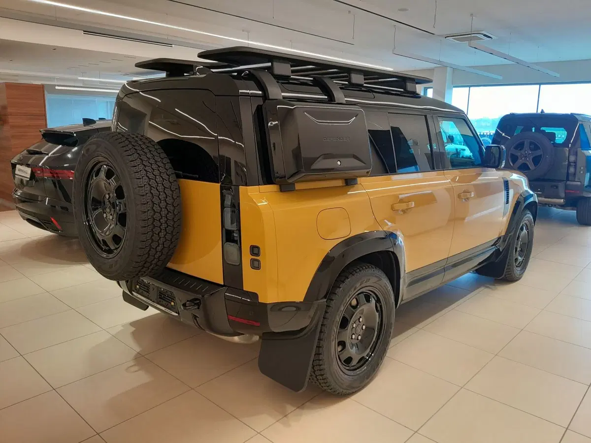 Land Rover Defender nuova a Cuneo (9)