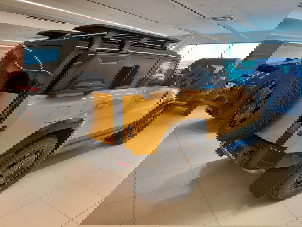 Land Rover Defender nuova a Cuneo (9)