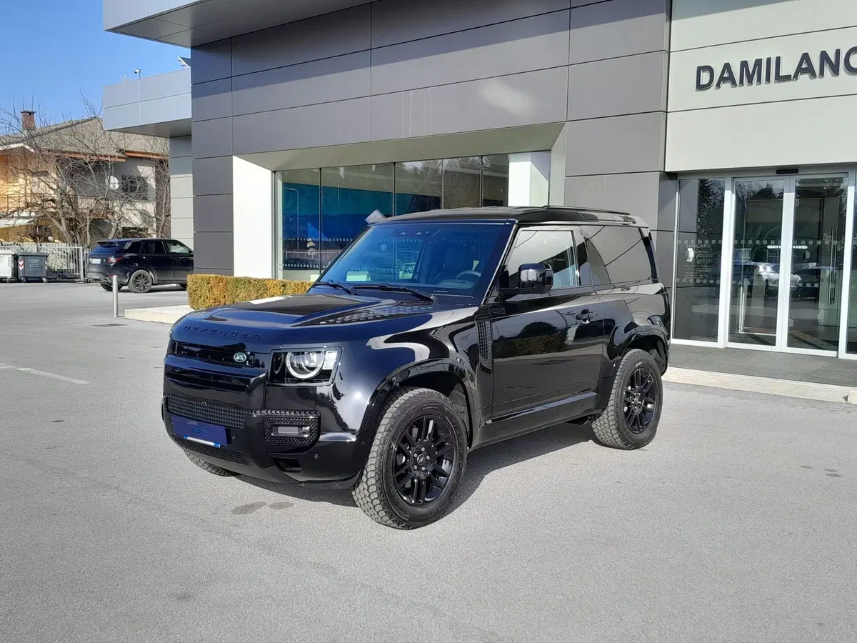 Land Rover Defender nuova a Cuneo