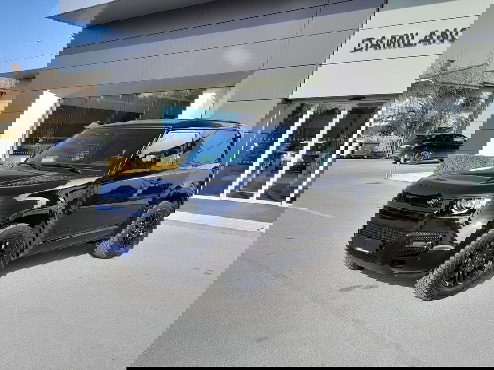 Land Rover Defender nuova a Cuneo